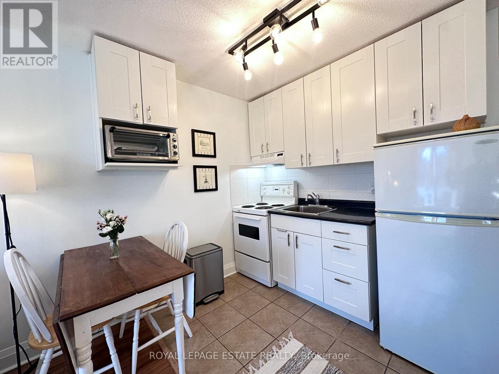 309 - 123 WOODBINE AVENUE, Toronto, Ontario