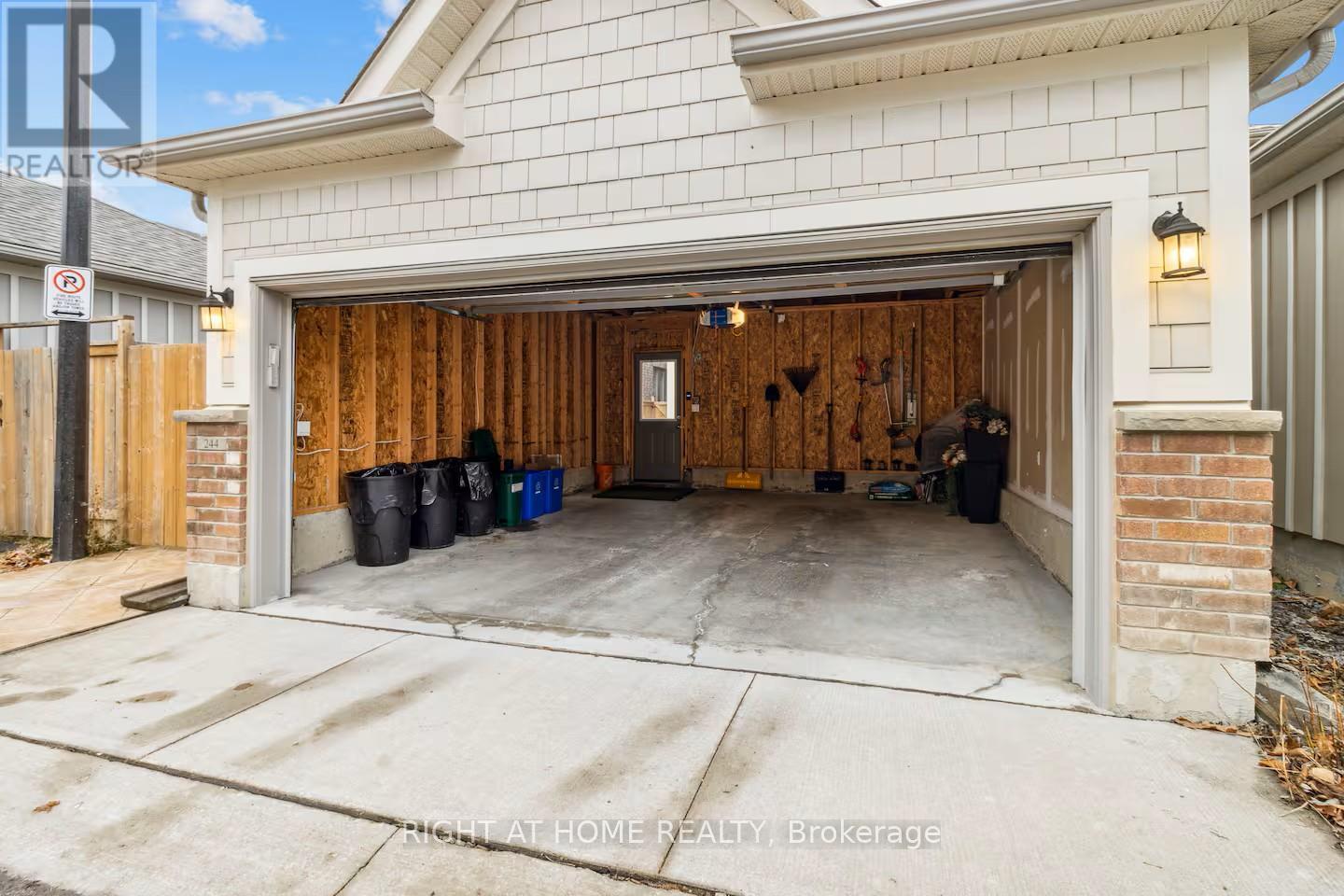 244 Paradelle Drive, Richmond Hill, Ontario  L4E 0E4 - Photo 2 - N12727686