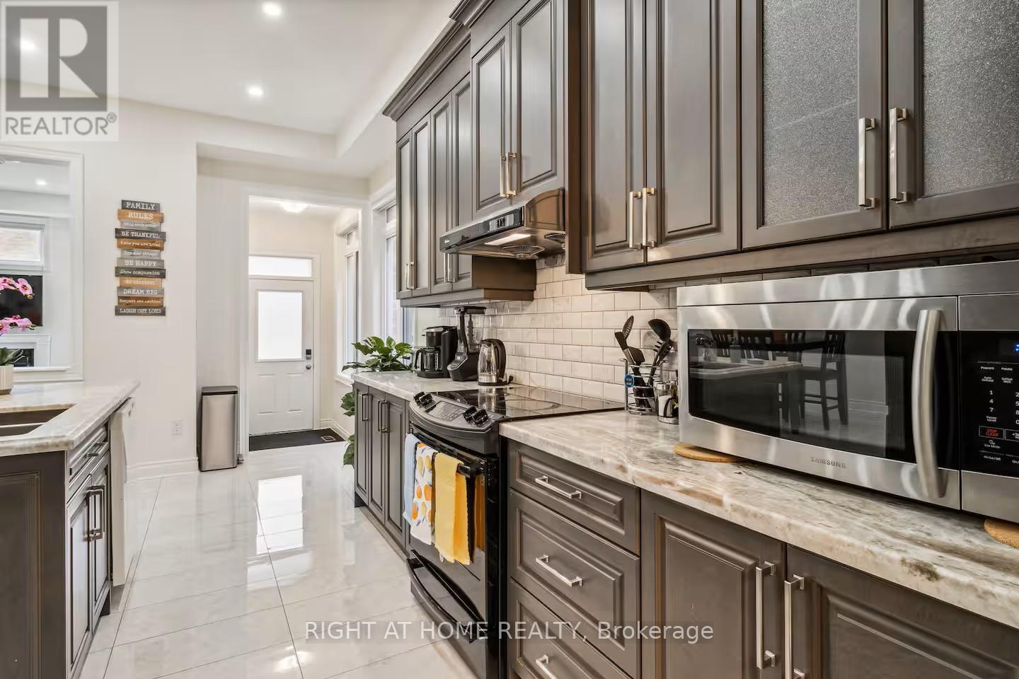 244 Paradelle Drive, Richmond Hill, Ontario  L4E 0E4 - Photo 19 - N12727686