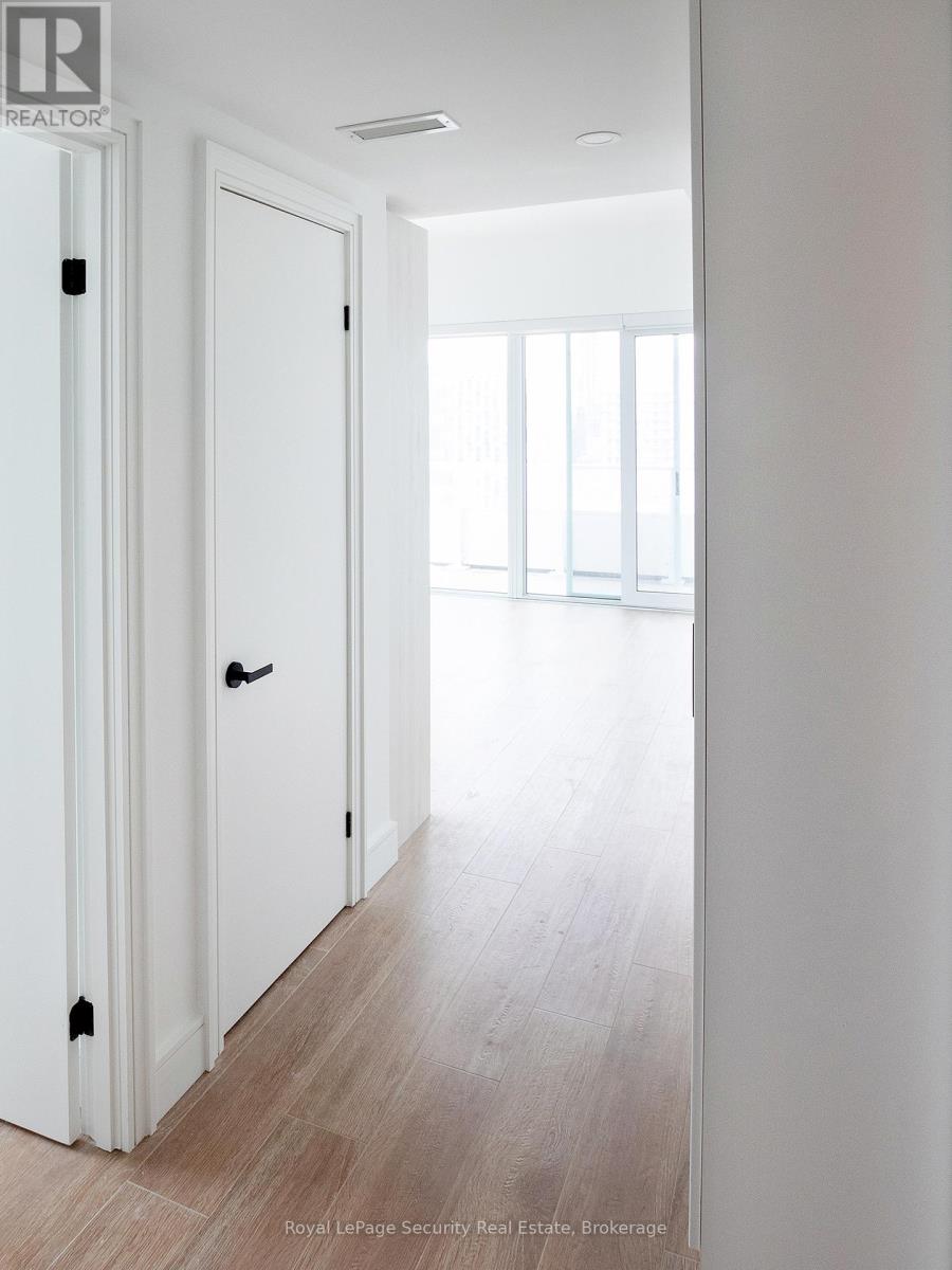 5710 - 88 Queen Street E, Toronto (Church-Yonge Corridor), Ontario  M5C 0B6 - Photo 2 - C12769794