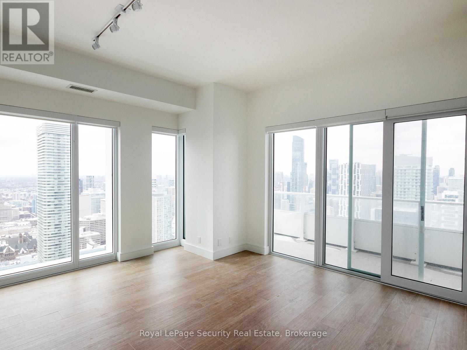 5710 - 88 Queen Street E, Toronto (Church-Yonge Corridor), Ontario  M5C 0B6 - Photo 3 - C12769794