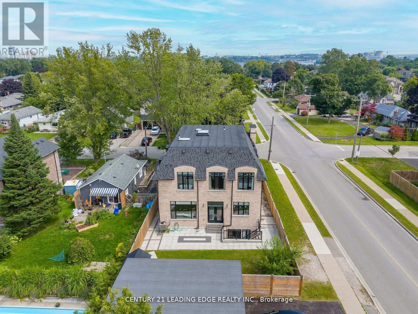 736 Hillview Crescent, Pickering (West Shore), Ontario  L1W 2S1 - Photo 4 - E12769820