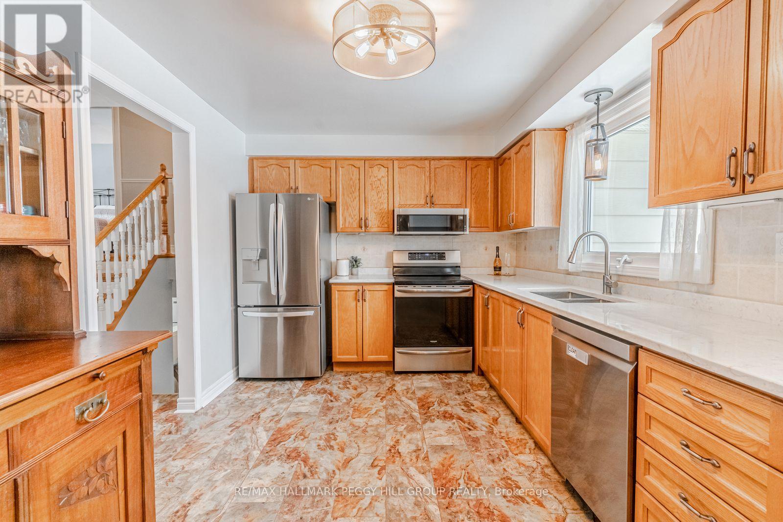 229 Deborah Way, Barrie (Painswick North), Ontario  L4N 4N8 - Photo 5 - S12769792