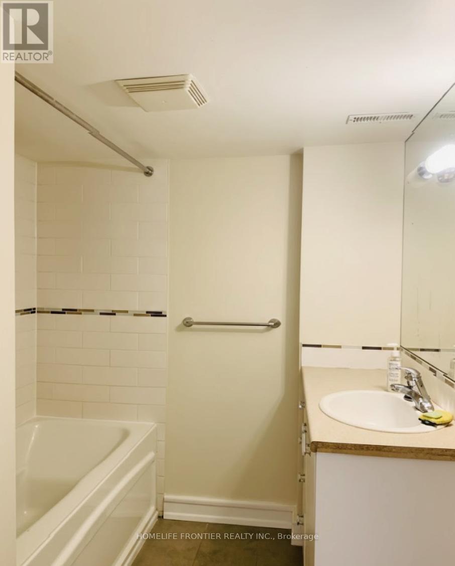 38 Henderson Avenue, Toronto, Ontario  M6J 2B8 - Photo 15 - C12765554