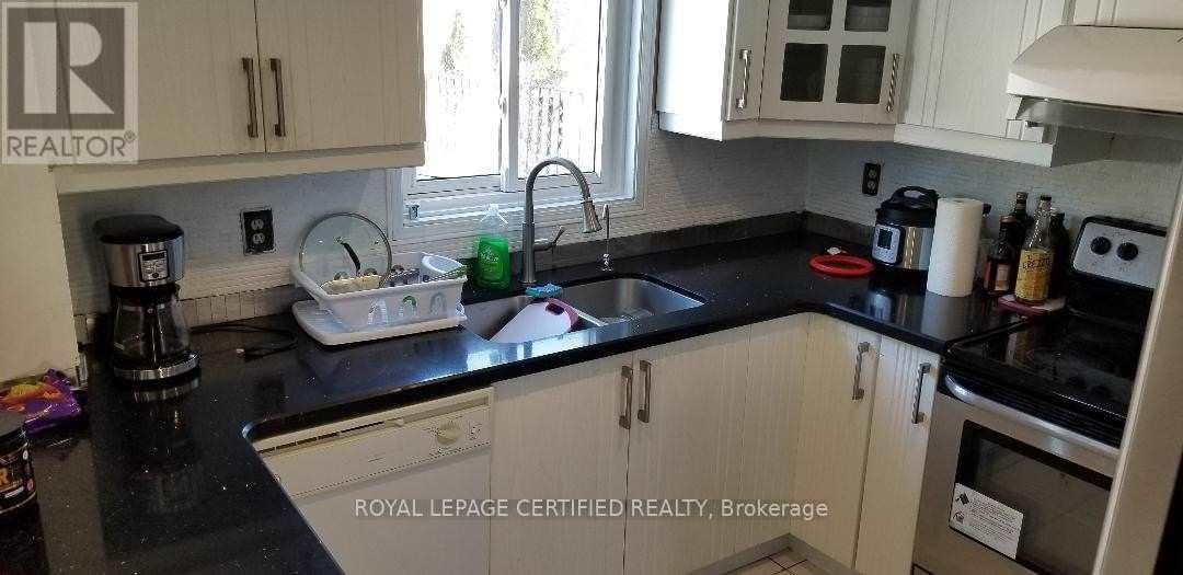 1406 Emerson Lane, Mississauga, Ontario  L5V 1L7 - Photo 10 - W12769788