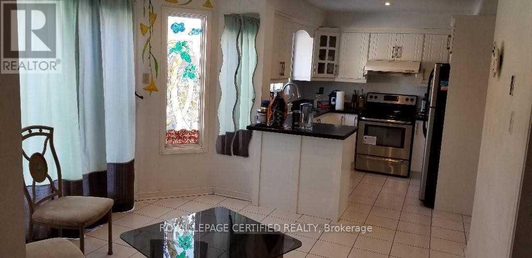 1406 Emerson Lane, Mississauga, Ontario  L5V 1L7 - Photo 12 - W12769788