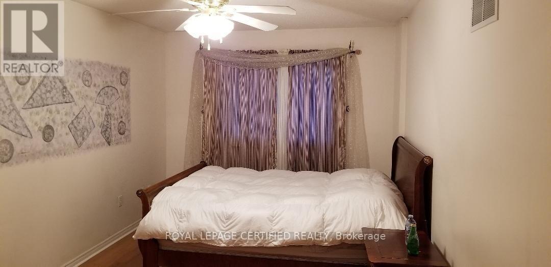 1406 Emerson Lane, Mississauga, Ontario  L5V 1L7 - Photo 13 - W12769788