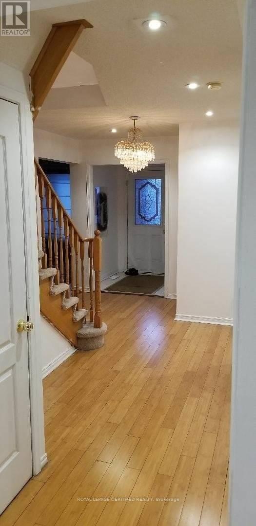 1406 Emerson Lane, Mississauga, Ontario  L5V 1L7 - Photo 17 - W12769788