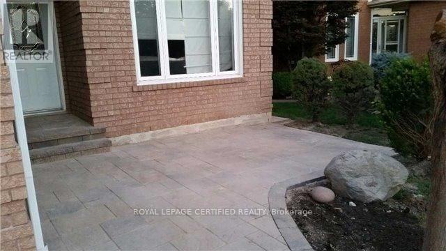 1406 Emerson Lane, Mississauga, Ontario  L5V 1L7 - Photo 18 - W12769788
