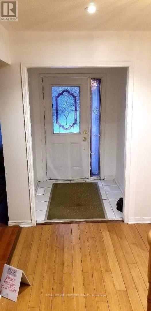 1406 Emerson Lane, Mississauga, Ontario  L5V 1L7 - Photo 4 - W12769788