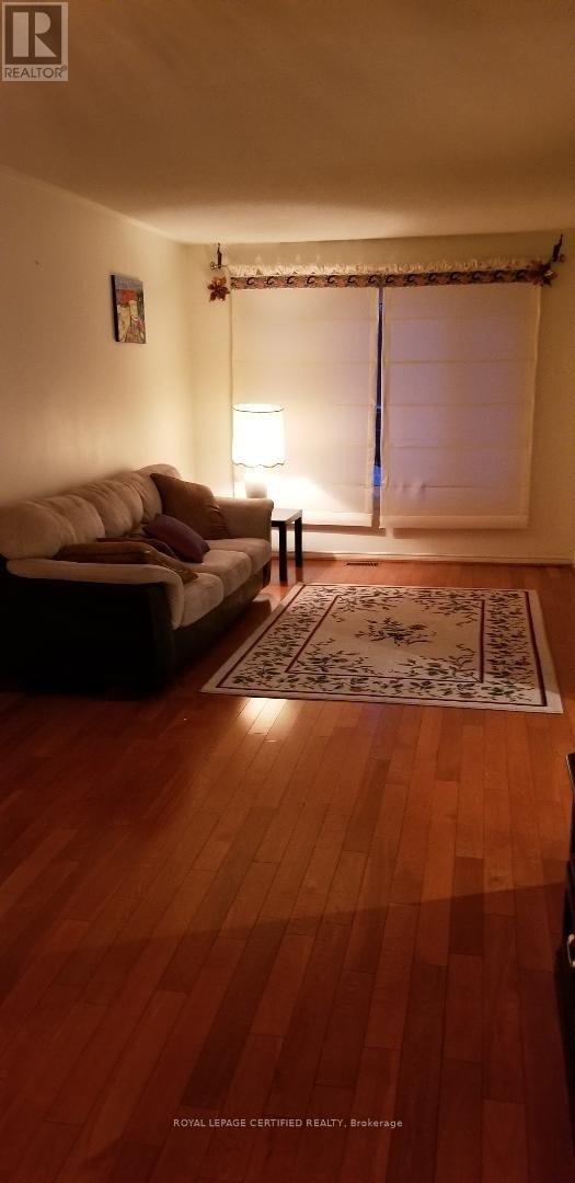 1406 Emerson Lane, Mississauga, Ontario  L5V 1L7 - Photo 5 - W12769788