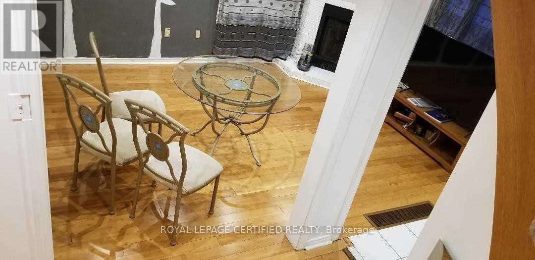 1406 Emerson Lane, Mississauga, Ontario  L5V 1L7 - Photo 6 - W12769788