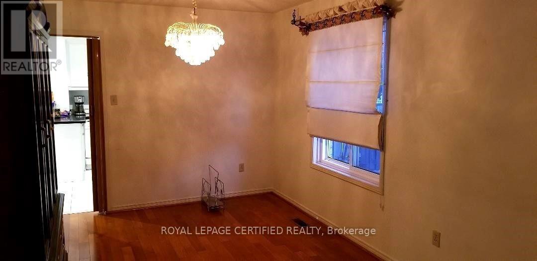 1406 Emerson Lane, Mississauga, Ontario  L5V 1L7 - Photo 8 - W12769788