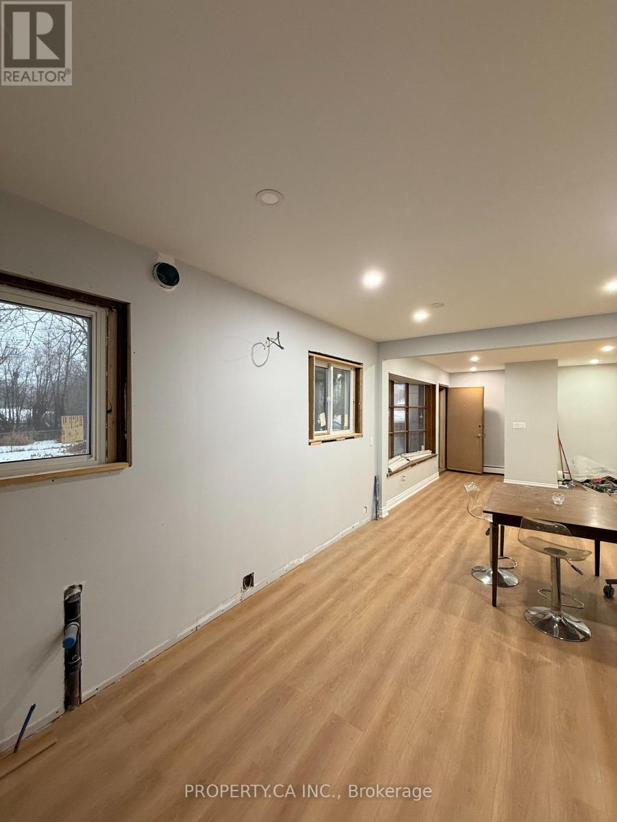 2226 Mountainside Drive, Burlington, Ontario  L7P 1B5 - Photo 3 - W12769860