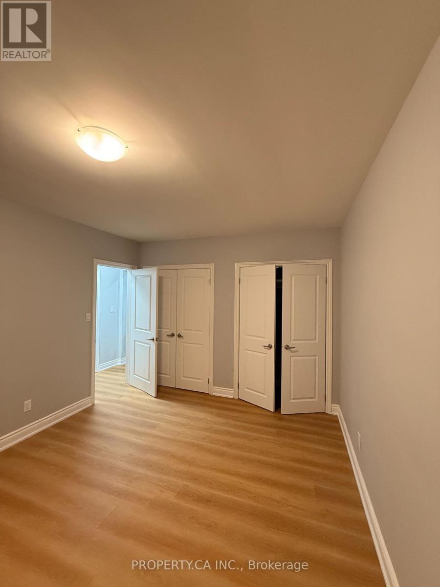 2226 Mountainside Drive, Burlington, Ontario  L7P 1B5 - Photo 5 - W12769860