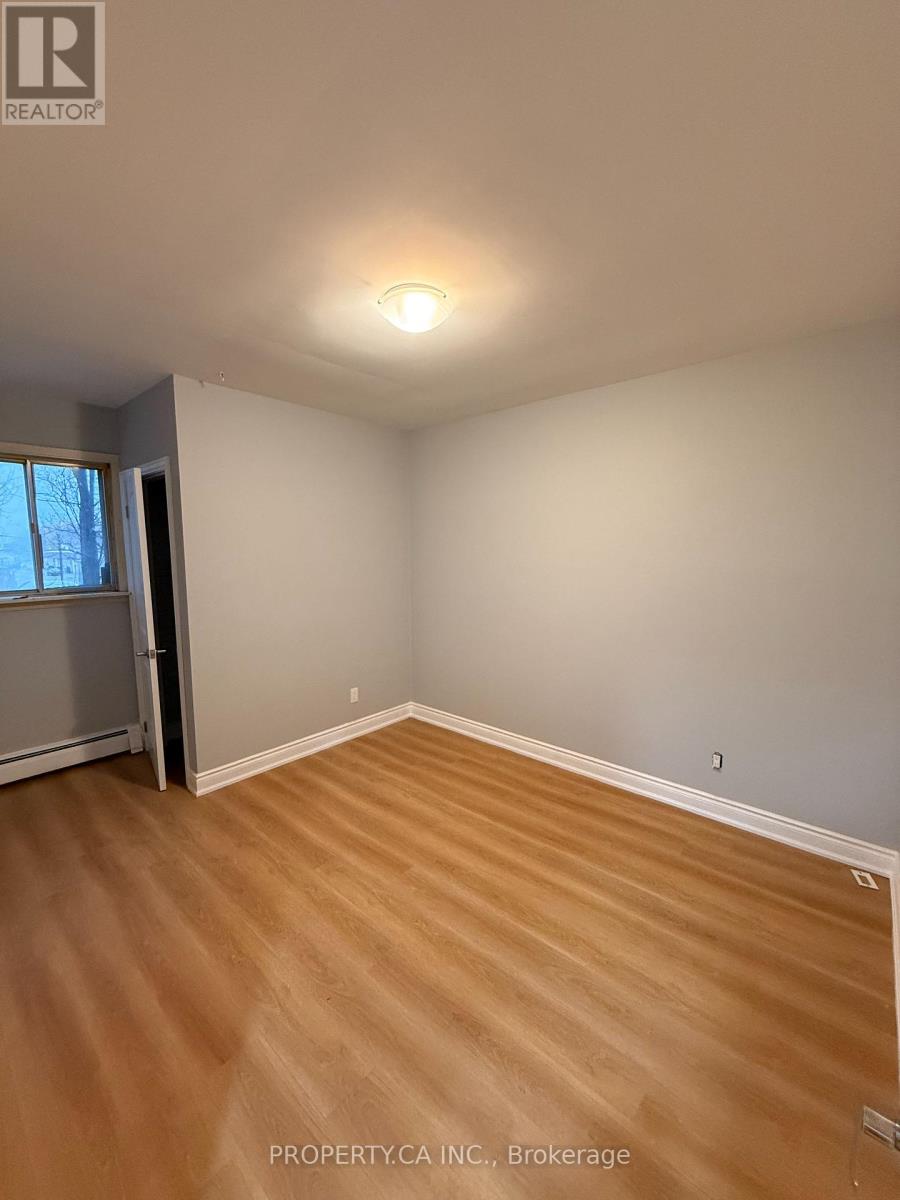 2226 Mountainside Drive, Burlington, Ontario  L7P 1B5 - Photo 6 - W12769860