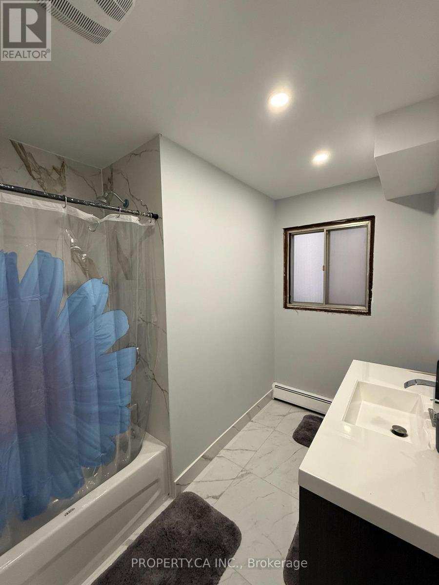 2226 Mountainside Drive, Burlington, Ontario  L7P 1B5 - Photo 9 - W12769860