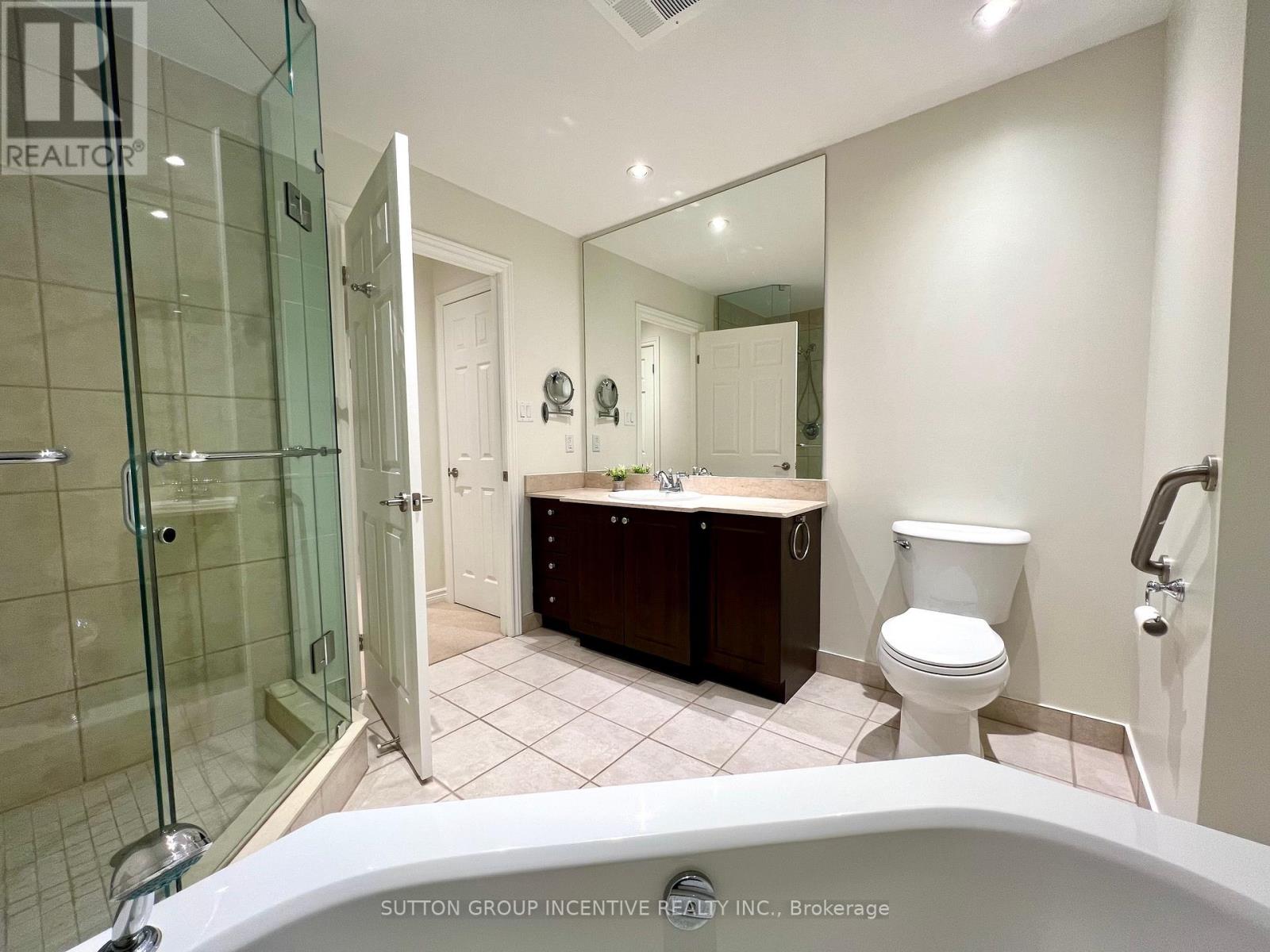 1210 - 37 Ellen Street, Barrie, Ontario  L4N 6E9 - Photo 31 - S12752470