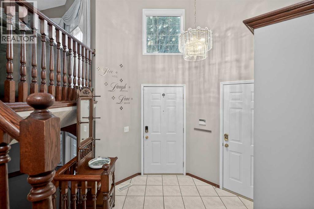 150 Somerset Close Sw, Calgary, Alberta  T2Y 3C4 - Photo 5 - A2279723