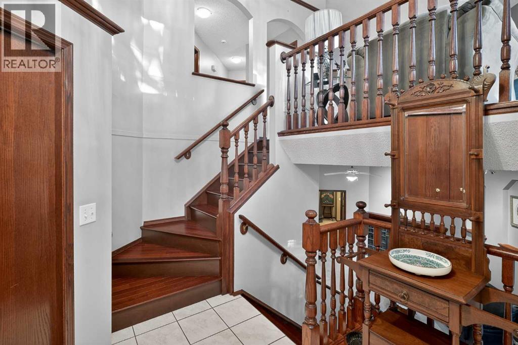 150 Somerset Close Sw, Calgary, Alberta  T2Y 3C4 - Photo 6 - A2279723