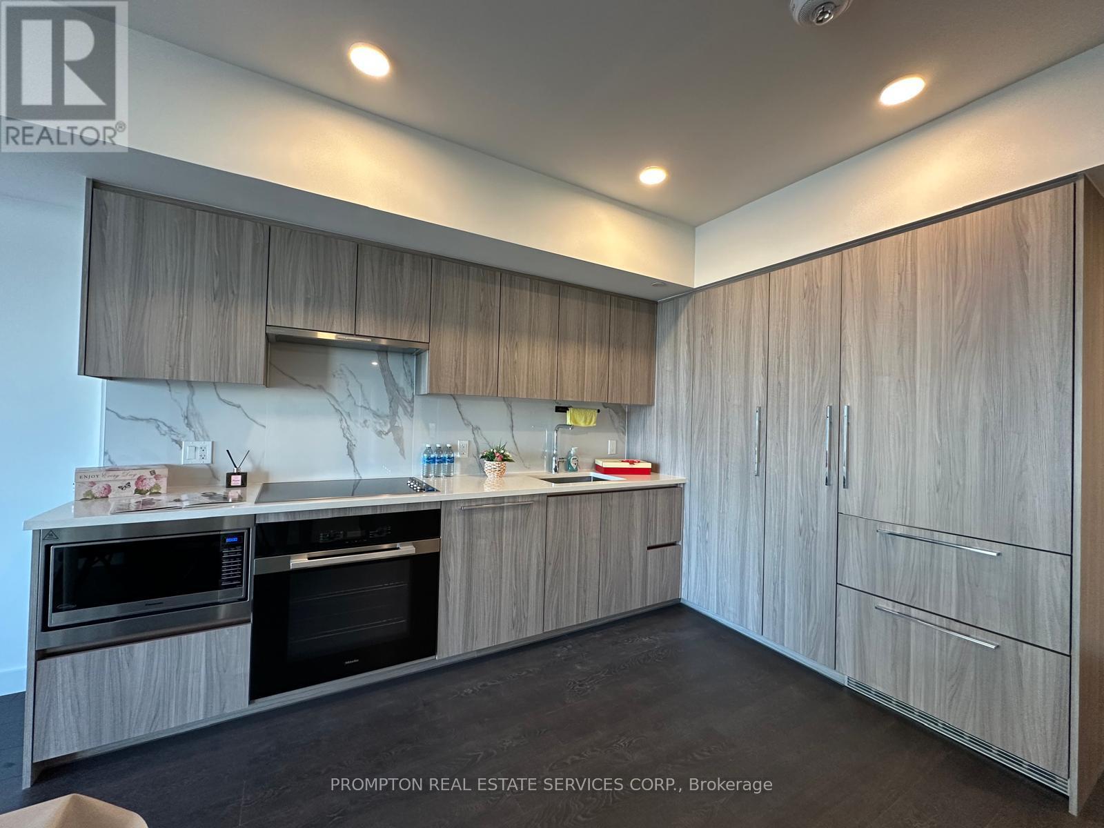 1010 - 1 Concord Cityplace Way, Toronto, Ontario  M5V 0X3 - Photo 8 - C12443869