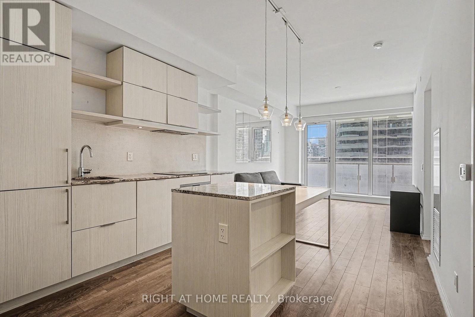 1307 - 197 Yonge Street, Toronto, Ontario  M5B 0C1 - Photo 10 - C12769864