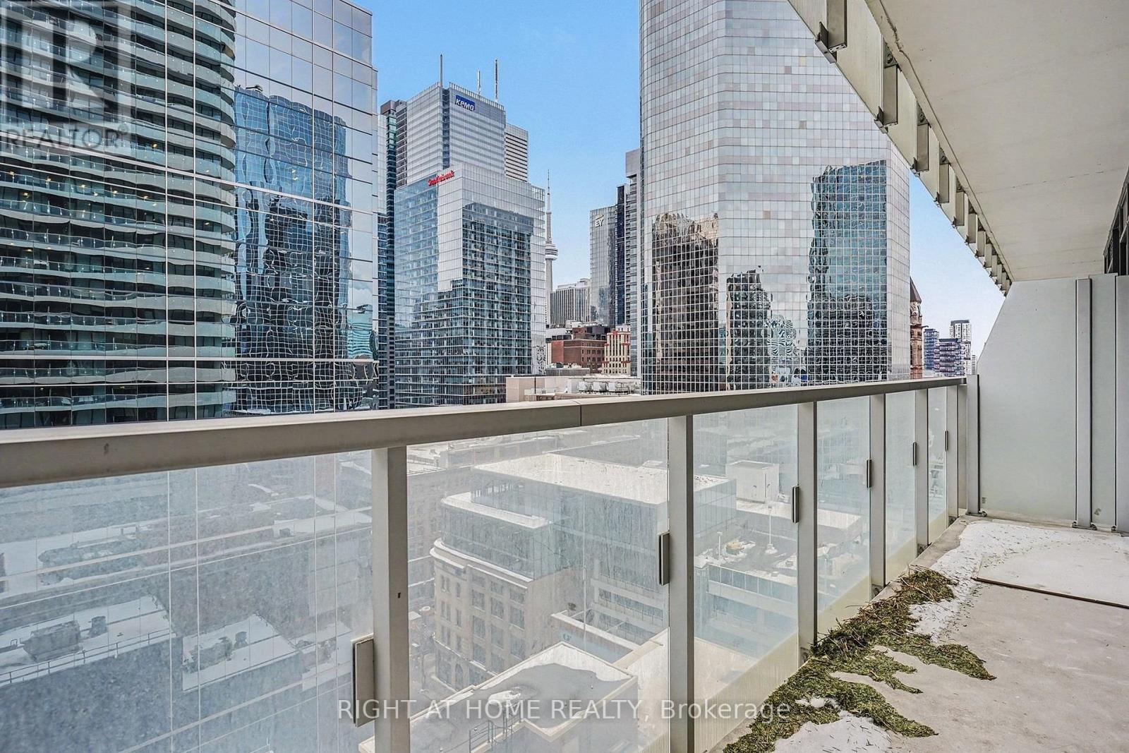 1307 - 197 Yonge Street, Toronto, Ontario  M5B 0C1 - Photo 4 - C12769864