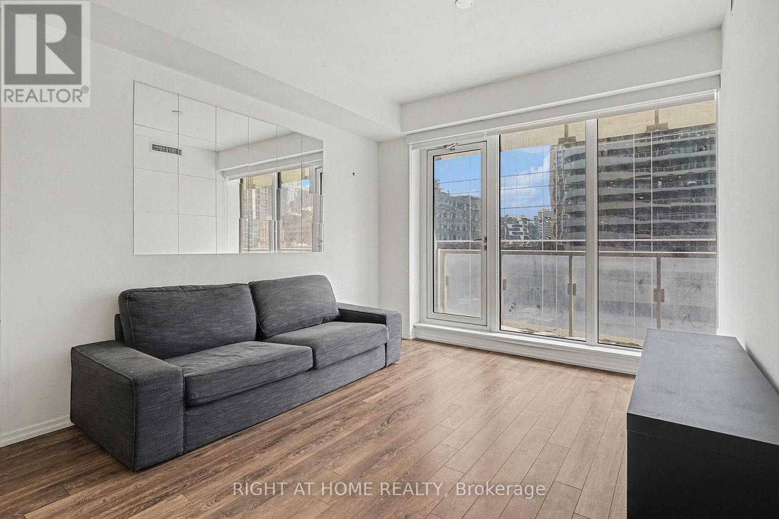 1307 - 197 Yonge Street, Toronto, Ontario  M5B 0C1 - Photo 5 - C12769864