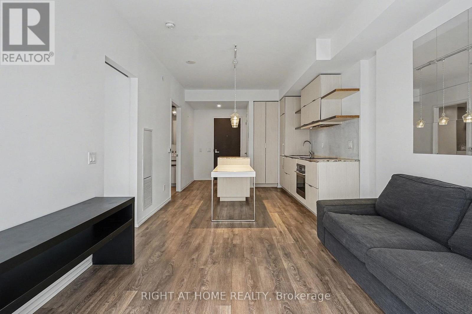 1307 - 197 Yonge Street, Toronto, Ontario  M5B 0C1 - Photo 6 - C12769864