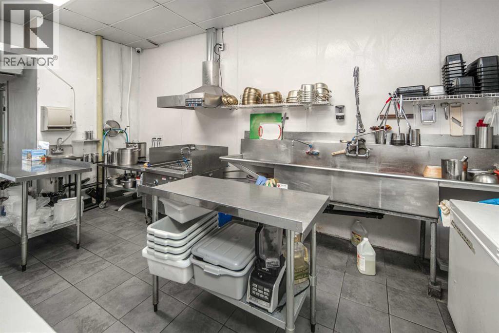 2111 Centre Street Nw, Calgary, Alberta  T2E 2T2 - Photo 25 - A2276624