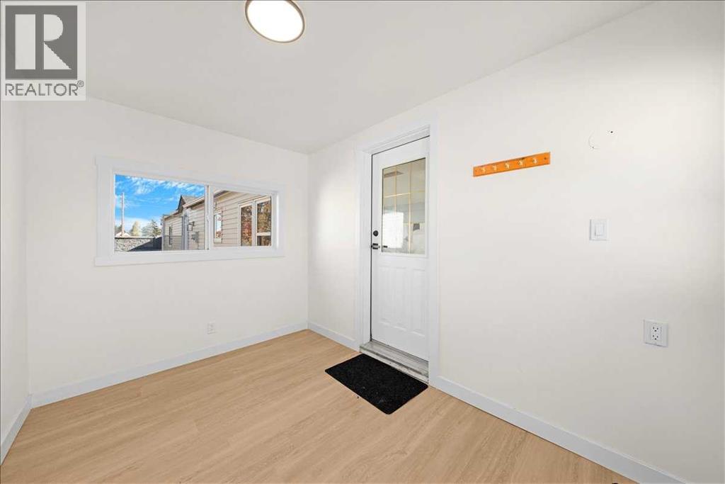 210 Erin Woods Circle Se, Calgary, Alberta  T2B 3E1 - Photo 6 - A2265036