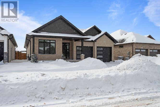 23 Elliot Street, Strathroy-Caradoc, Ontario  N7G 3H4 - Photo 2 - X12769916