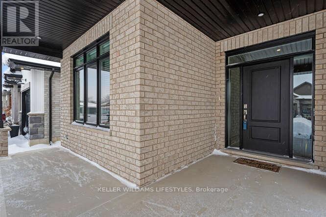 23 Elliot Street, Strathroy-Caradoc, Ontario  N7G 3H4 - Photo 3 - X12769916