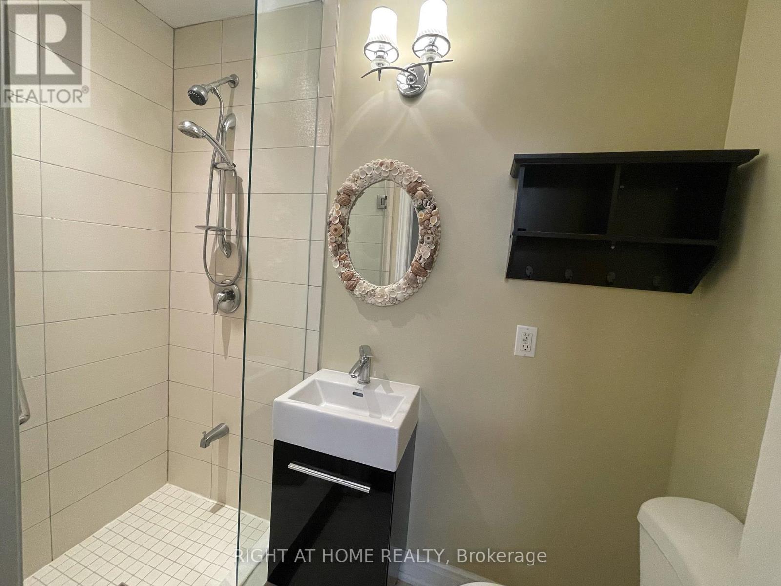 Upper - 165 Angus Drive, Toronto, Ontario  M2J 2W9 - Photo 11 - C12769908