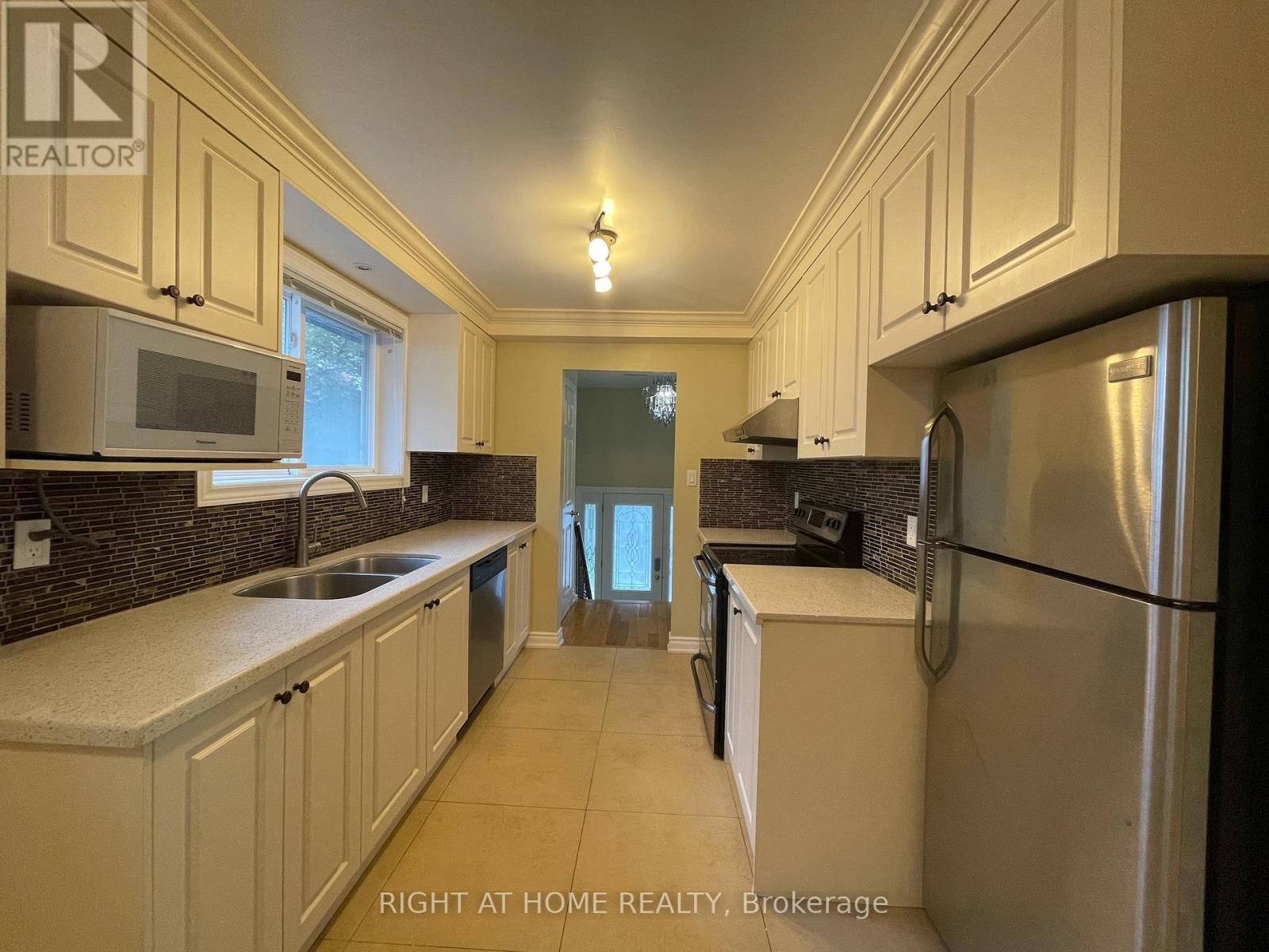 Upper - 165 Angus Drive, Toronto, Ontario  M2J 2W9 - Photo 5 - C12769908