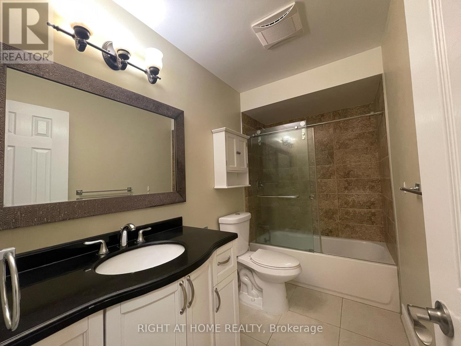 Upper - 165 Angus Drive, Toronto, Ontario  M2J 2W9 - Photo 9 - C12769908