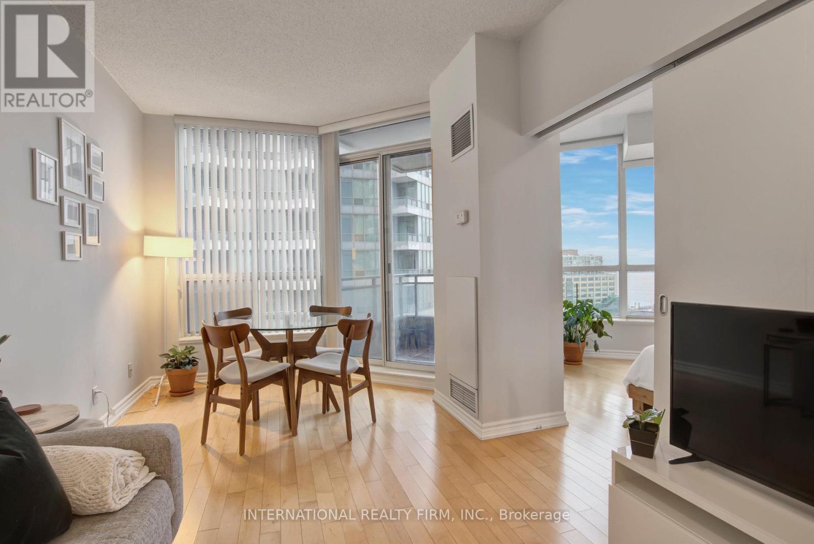 1617 - 230 QUEENS QUAY W, Toronto, Ontario