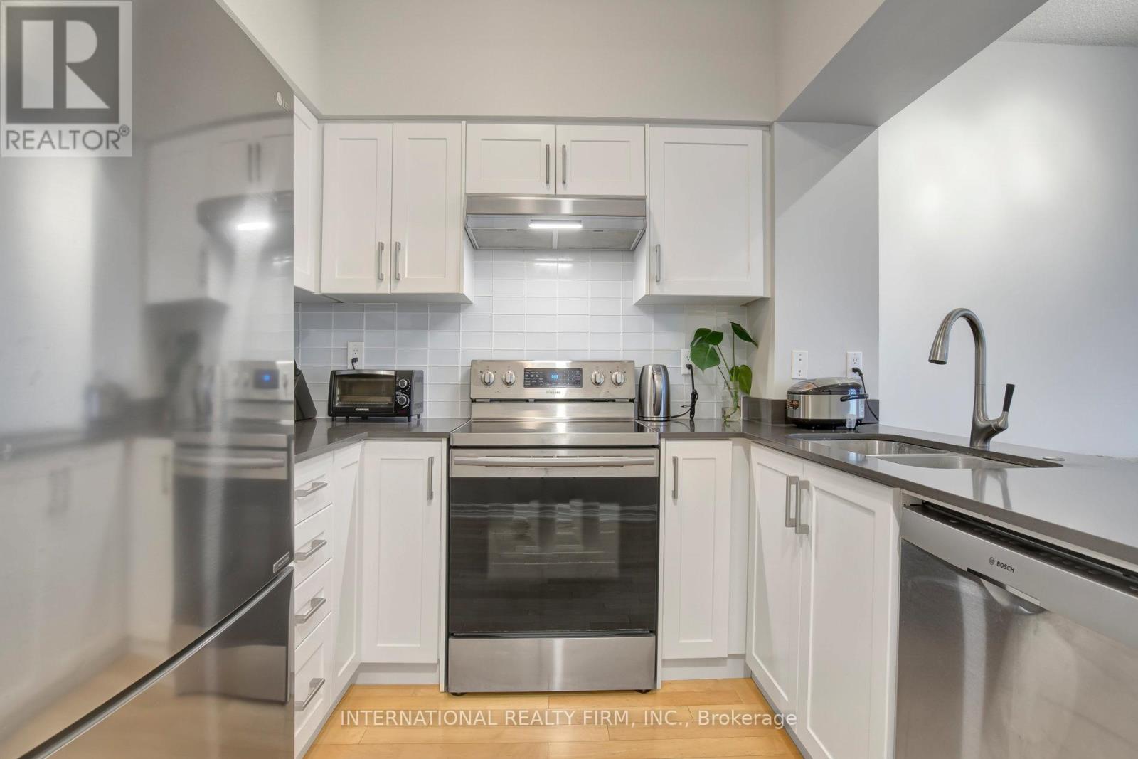 1617 - 230 Queens Quay W, Toronto, Ontario  M5J 2Y7 - Photo 10 - C12769922