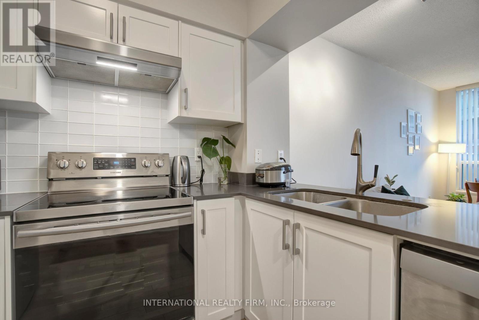 1617 - 230 Queens Quay W, Toronto, Ontario  M5J 2Y7 - Photo 11 - C12769922