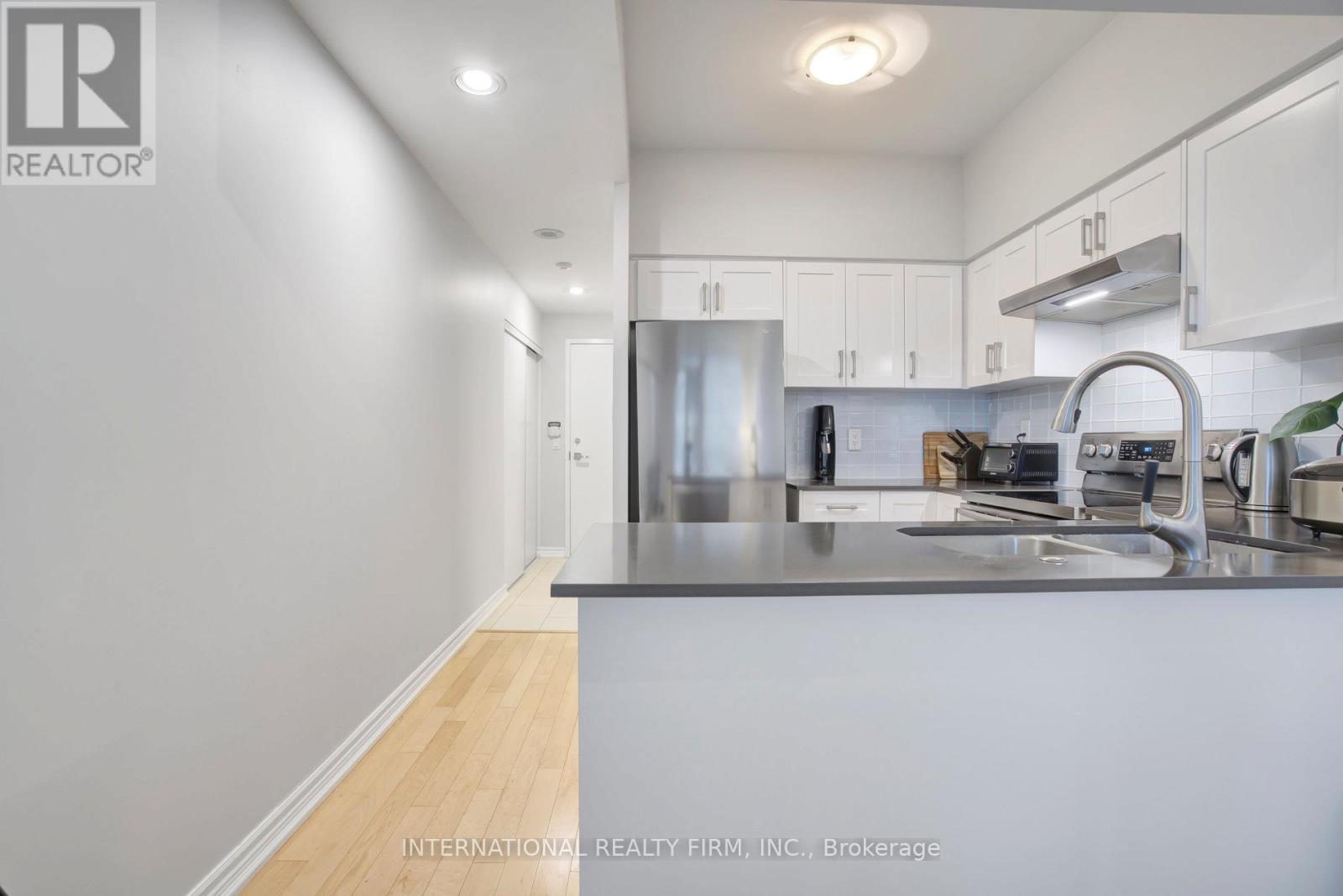 1617 - 230 Queens Quay W, Toronto, Ontario  M5J 2Y7 - Photo 14 - C12769922