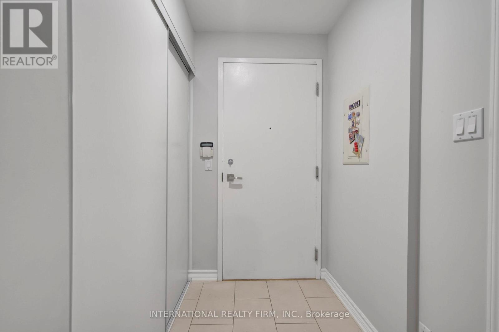 1617 - 230 Queens Quay W, Toronto, Ontario  M5J 2Y7 - Photo 2 - C12769922