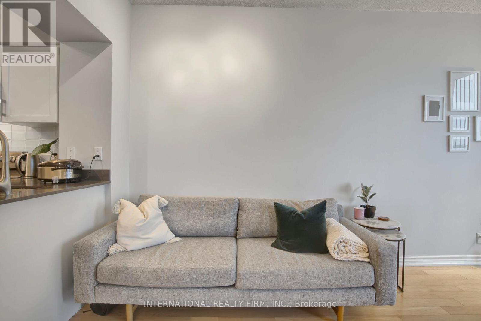 1617 - 230 Queens Quay W, Toronto, Ontario  M5J 2Y7 - Photo 4 - C12769922