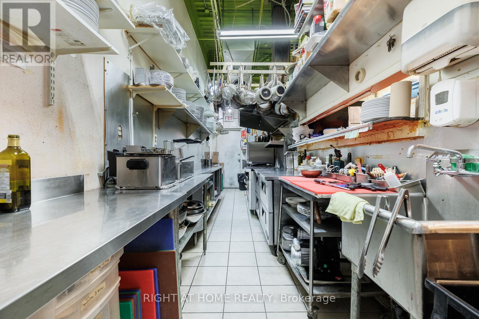 2 - 10 Meadowglen Drive, Whitby, Ontario  L1R 3P8 - Photo 18 - E12769926