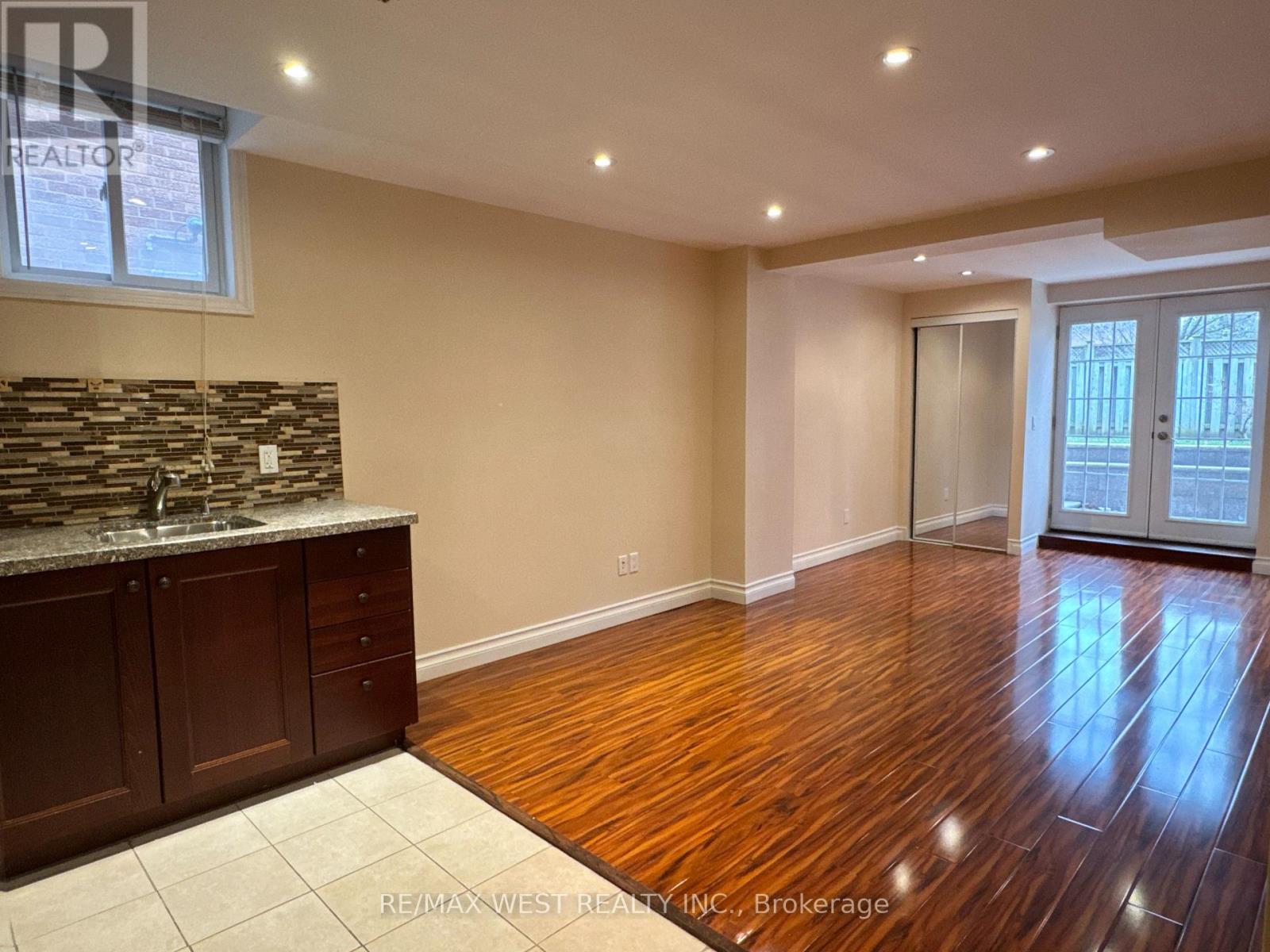 20 Kevi Crescent, Richmond Hill, Ontario  L4B 3C8 - Photo 10 - N12769912