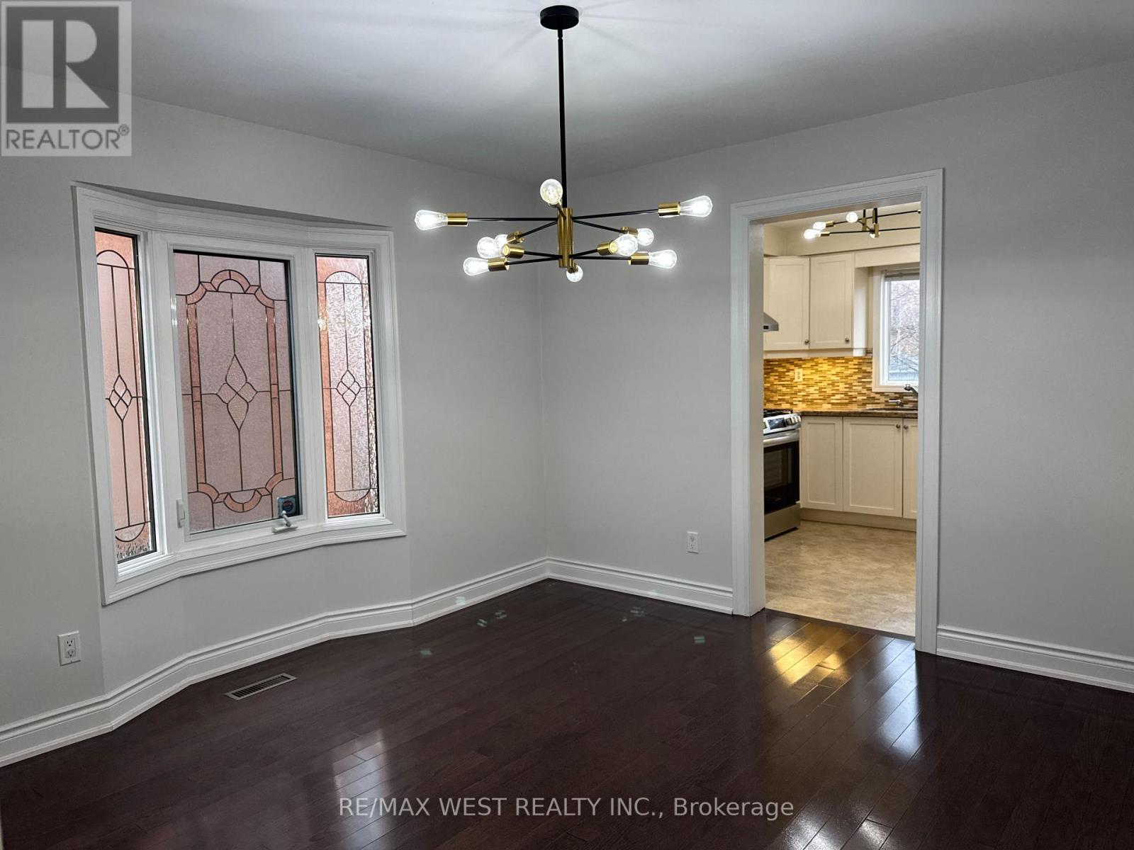 20 Kevi Crescent, Richmond Hill, Ontario  L4B 3C8 - Photo 4 - N12769912