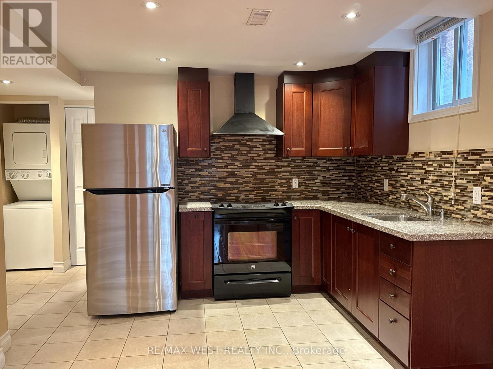 20 Kevi Crescent, Richmond Hill, Ontario  L4B 3C8 - Photo 9 - N12769912