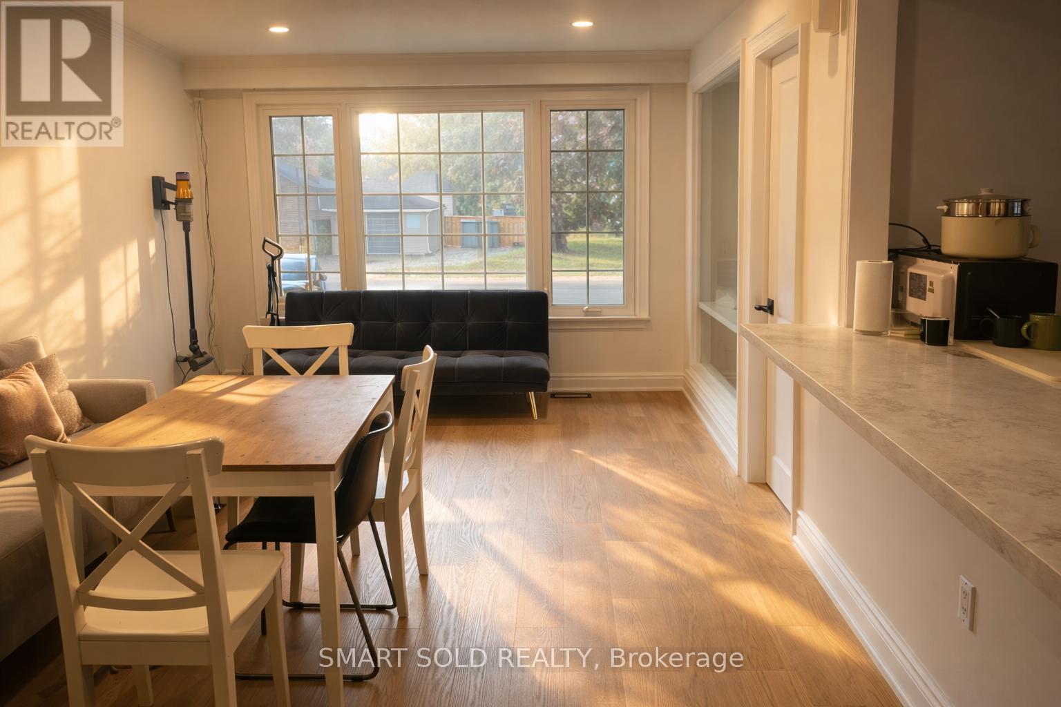 MAIN FLOOR - 7 SUSSEX AVENUE, Richmond Hill, Ontario