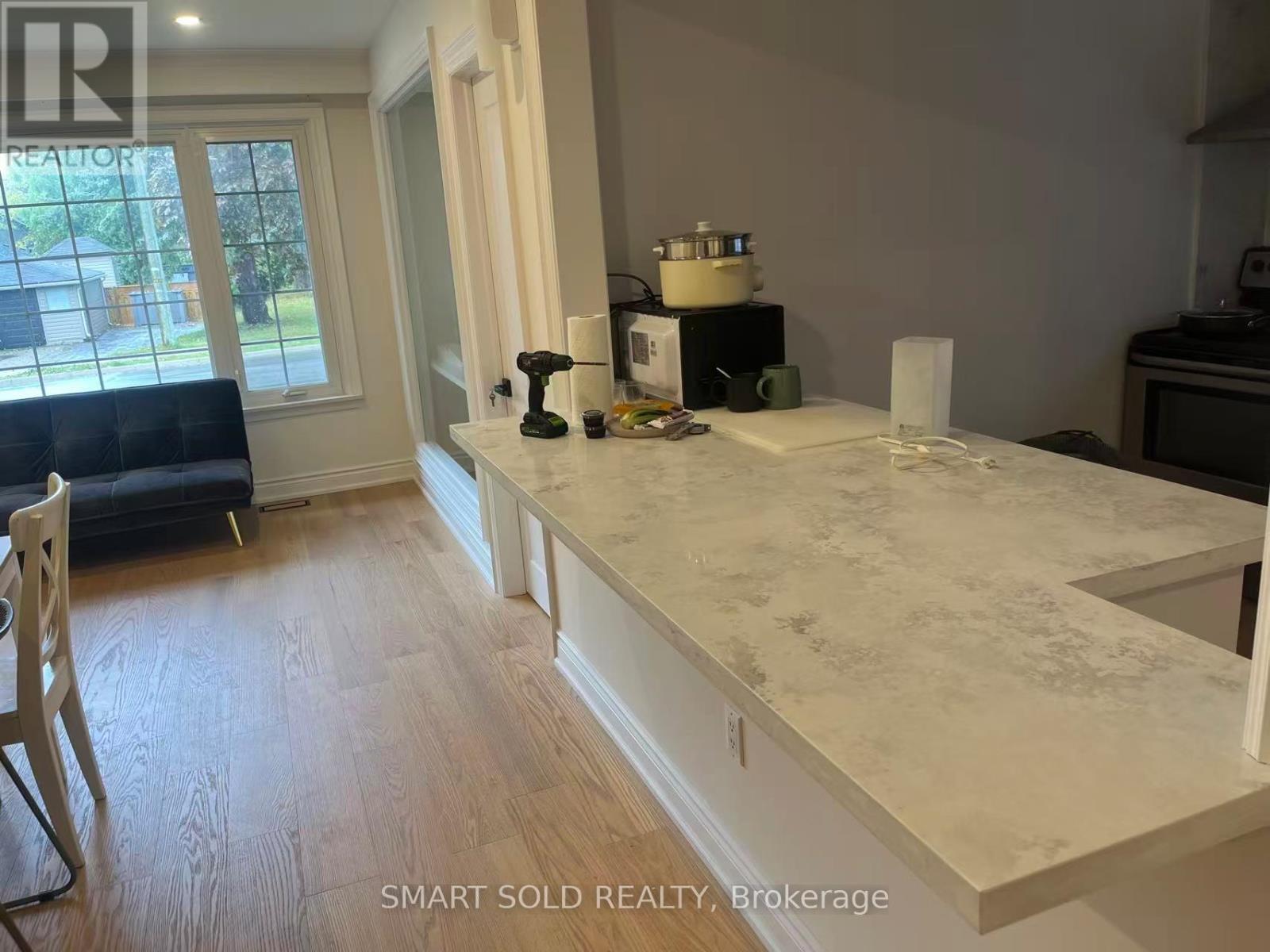 Main Floor - 7 Sussex Avenue, Richmond Hill, Ontario  L4C 2E5 - Photo 2 - N12769914