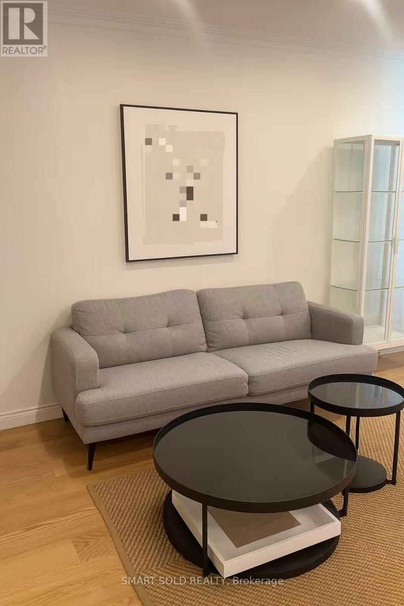 Main Floor - 7 Sussex Avenue, Richmond Hill, Ontario  L4C 2E5 - Photo 9 - N12769914