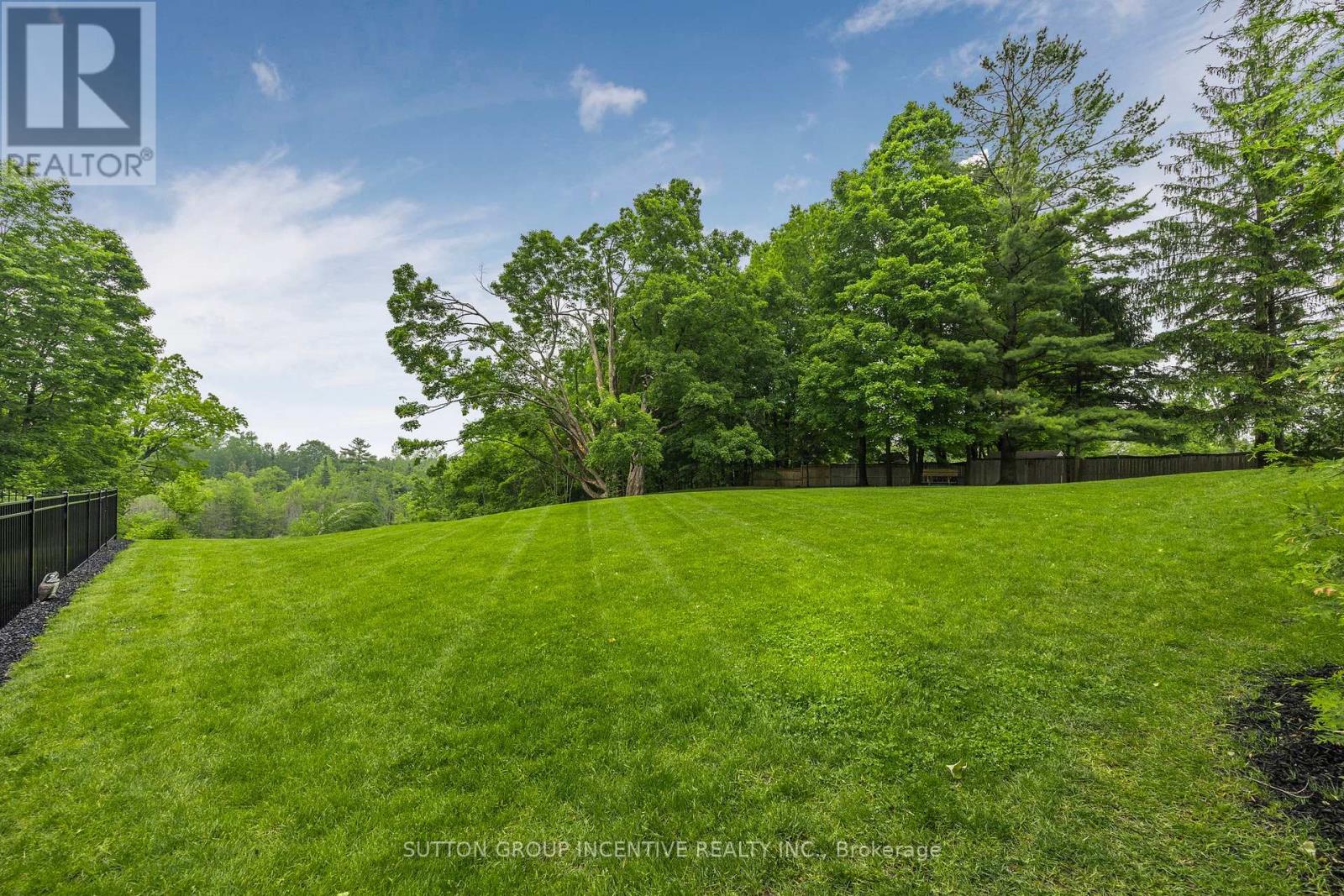 214 Hickory Lane, Barrie, Ontario  L4N 4J8 - Photo 10 - S12769920